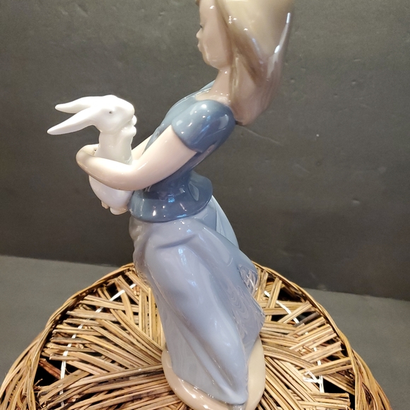 Vintage Lladro Girl with rabbit - Picture 3 of 7